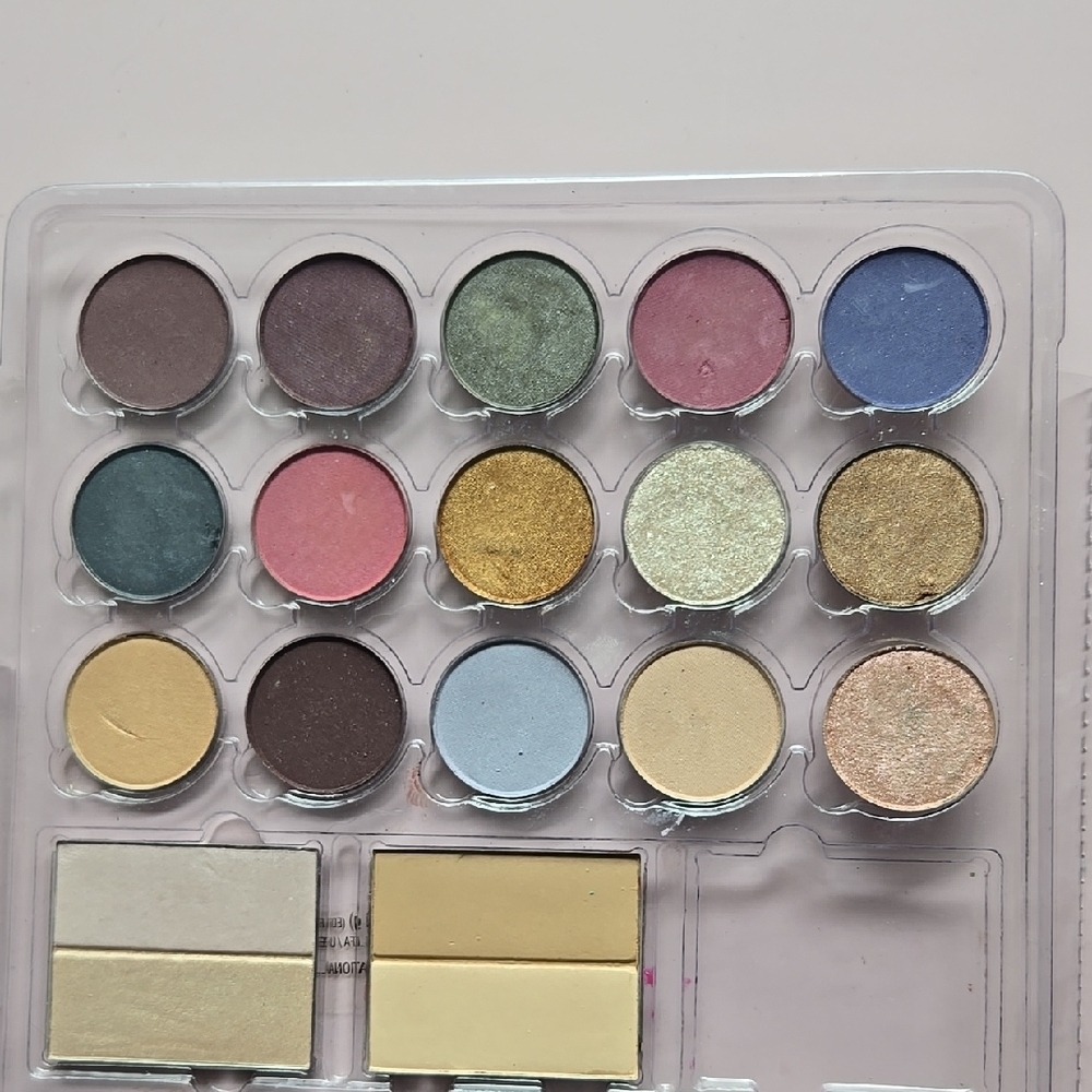 "The Color Workshop" brand Makeup palette. Very large variety of Shades! - Picture 9 of 10
